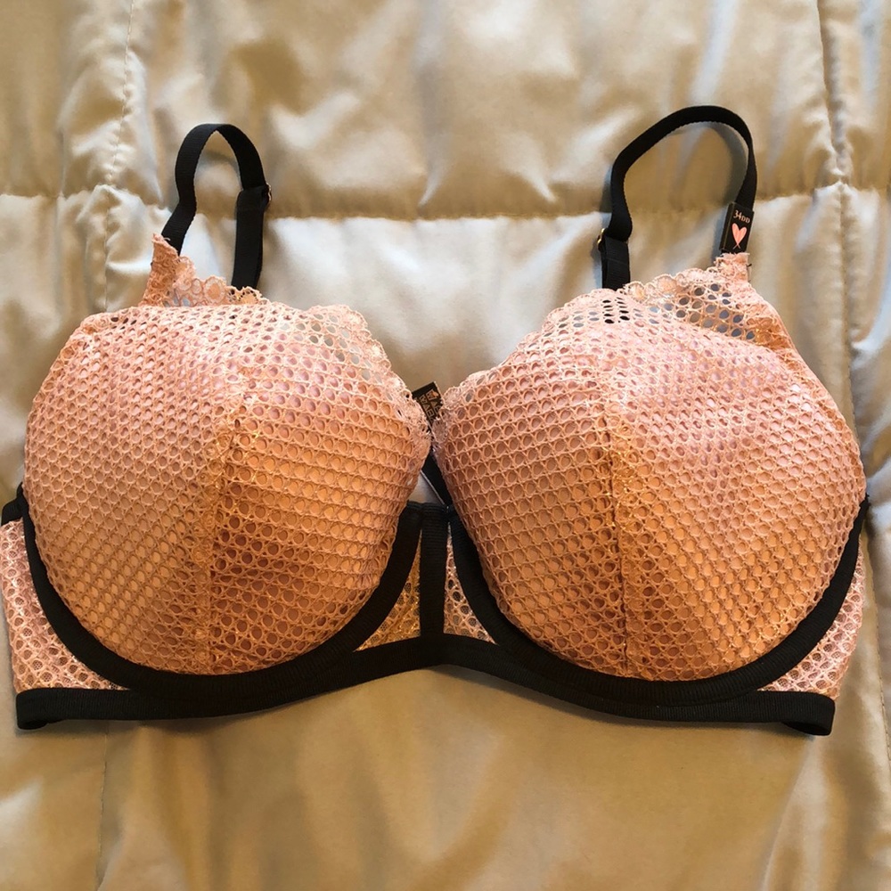 Metallic pink lace Victoria’s Secret Fashion Bra NWT